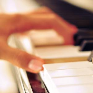 女生扒开内裤吃我香肠
