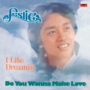 女生扒开内裤吃我香肠
